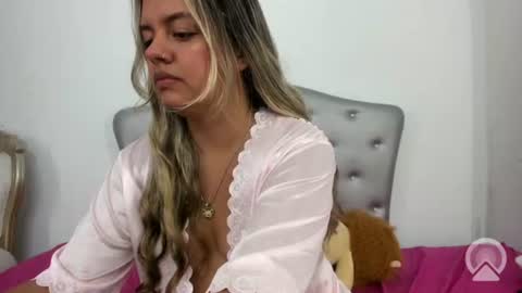 Snapshot of cielo_sky_blue chatting on June 2026 02:53:01 AM Azul online show from June 2026 02:53:01 AM