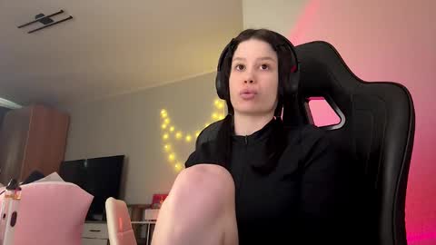 Snapshot of cierraelhassan chatting on February 2026 12:13:02 PM Eva online show from February 2026 12:13:02 PM