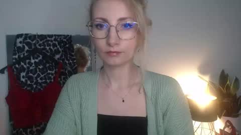 Snapshot of cinderellamoon chatting on April 2026 05:27:01 AM Cinderella online show from April 2026 05:27:01 AM