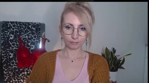 Snapshot of cinderellamoon chatting on April 2026 05:29:02 AM Cinderella online show from April 2026 05:29:02 AM