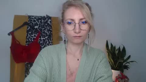 Snapshot of cinderellamoon chatting on April 2026 05:58:02 AM Cinderella online show from April 2026 05:58:02 AM
