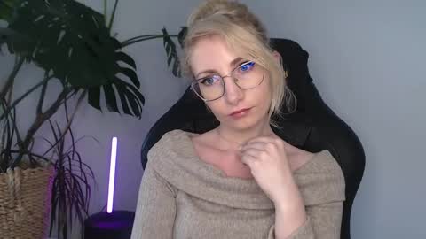 Snapshot of cinderellamoon chatting on May 2026 05:26:02 AM Cinderella online show from May 2026 05:26:02 AM