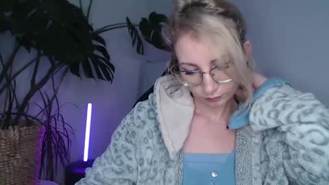 Snapshot of cinderellamoon chatting on May 2026 05:24:01 AM Cinderella online show from May 2026 05:24:01 AM