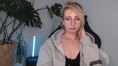 Snapshot of cinderellamoon chatting on May 2026 05:24:01 AM Cinderella online show from May 2026 05:24:01 AM