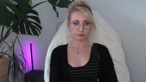 Snapshot of cinderellamoon chatting on May 2026 12:22:02 PM Cinderella online show from May 2026 12:22:02 PM