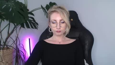 Snapshot of cinderellamoon chatting on May 2026 05:27:01 AM Cinderella online show from May 2026 05:27:01 AM