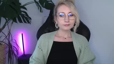 Snapshot of cinderellamoon chatting on May 2026 05:47:01 AM Cinderella online show from May 2026 05:47:01 AM
