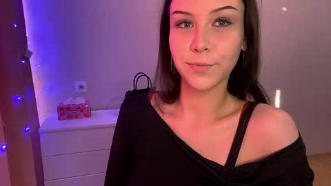 Snapshot of cindyfrend chatting on October 2025 02:01:02 AM Emma online show from October 2025 02:01:02 AM