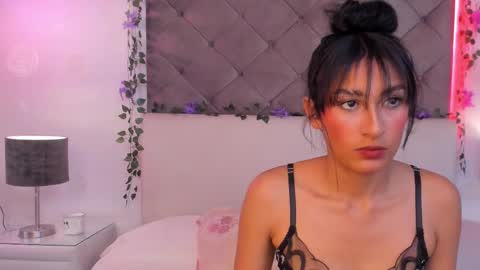 Snapshot of cinna_roux_ chatting on September 2025 01:44:02 PM Karla online show from September 2025 01:44:02 PM