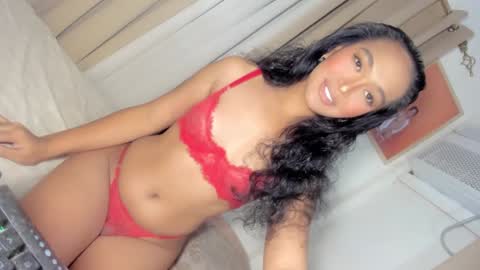 Snapshot of cinnamoncandy14 chatting on December 2024 04:01:01 AM Ask me online show from December 2024 04:01:01 AM