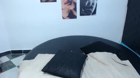 Cinthya online show from November 2025 06:30:01 PM