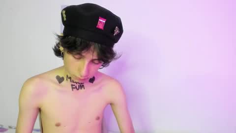 Snapshot of cirosky_elchicopolla chatting on February 2026 04:02:01 AM cirosky_elchicopolla online show from February 2026 04:02:01 AM