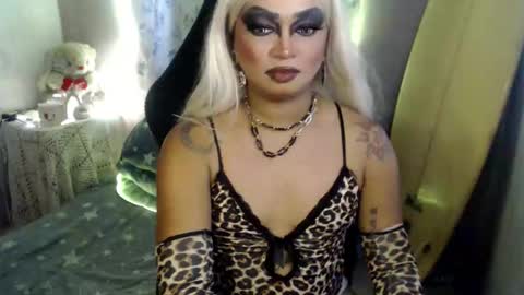 QUEEN CESS online show from May 2026 12:30:01 AM