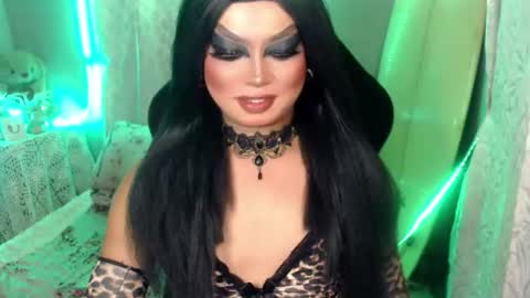 Snapshot of cj_parker69 chatting on June 2026 01:13:01 PM QUEEN CESS online show from June 2026 01:13:01 PM