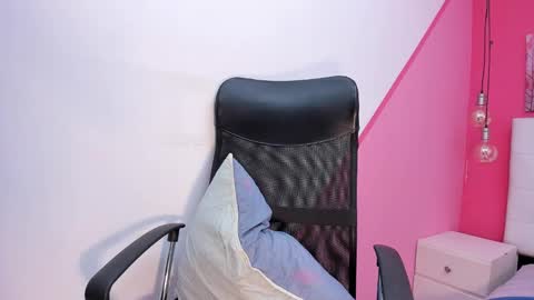 Snapshot of claire_aristizabal chatting on February 2025 11:01:02 AM claire aristizabal online show from February 2025 11:01:02 AM