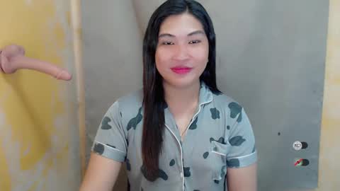 Snapshot of clairewntr_ chatting on December 2024 07:00:01 PM CLAIRE online show from December 2024 07:00:01 PM