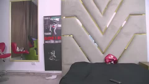 Snapshot of clara_jason chatting on October 2025 09:06:01 PM Mistress Clara online show from October 2025 09:06:01 PM