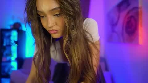 Clara smile online show from November 2025 07:37:01 PM