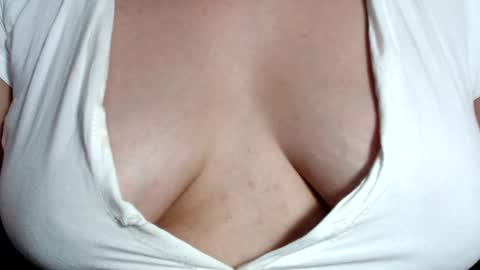 CLARA AT YOUR SERVICE online show from January 2025 06:33:01 AM