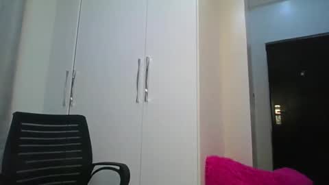 clara11 online show from October 2025 07:13:02 PM