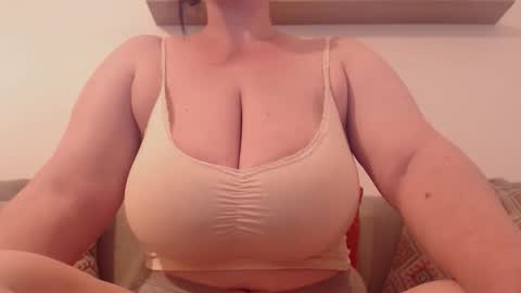 Clara online show from May 2026 09:45:01 PM