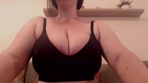 Clara online show from June 2026 10:40:02 PM