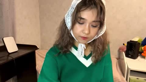 Snapshot of clary_cloud chatting on November 2025 06:29:01 PM Lara online show from November 2025 06:29:01 PM