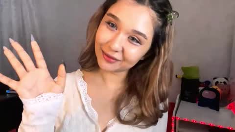 Snapshot of clary_cloud chatting on November 2025 06:18:01 PM Lara online show from November 2025 06:18:01 PM