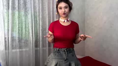 Snapshot of clary_cloud chatting on November 2025 06:41:02 PM Lara online show from November 2025 06:41:02 PM