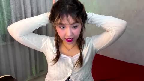 Snapshot of clary_cloud chatting on November 2025 06:11:02 PM Lara online show from November 2025 06:11:02 PM