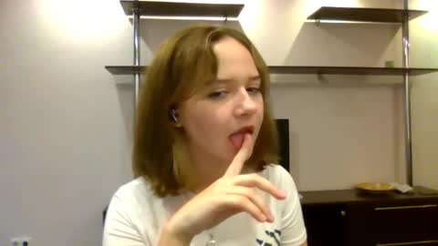 Snapshot of clementinaaures chatting on November 2025 12:05:02 PM clementinaaures online show from November 2025 12:05:02 PM