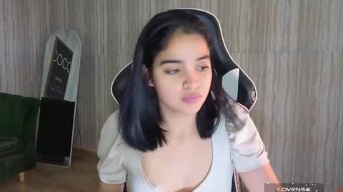 Snapshot of clementine_t chatting on September 2025 02:37:01 AM Clementine online show from September 2025 02:37:01 AM