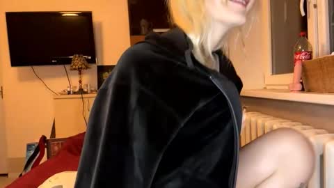 Snapshot of clementinehollner chatting on October 2025 05:51:02 PM Jenny online show from October 2025 05:51:02 PM