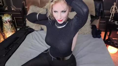 Snapshot of cleo_frost chatting on May 2026 01:56:01 AM Cleo online show from May 2026 01:56:01 AM