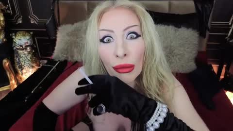 Snapshot of cleo_frost chatting on May 2026 01:24:02 AM Cleo online show from May 2026 01:24:02 AM