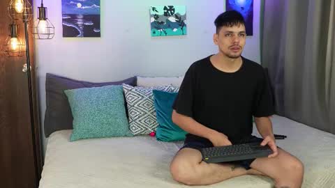 Snapshot of cleoanubis_ chatting on October 2025 06:03:02 AM Girl Juliana and Federico online show from October 2025 06:03:02 AM