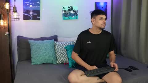 Snapshot of cleoanubis_ chatting on November 2025 05:43:02 AM Girl Juliana and Federico online show from November 2025 05:43:02 AM