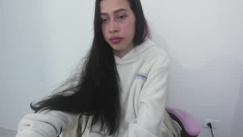 Snapshot of cleosexxx chatting on September 2025 03:21:01 AM cleo y maikol online show from September 2025 03:21:01 AM