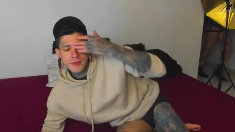 Snapshot of cleosexxx chatting on October 2025 02:34:01 AM cleo y maikol online show from October 2025 02:34:01 AM