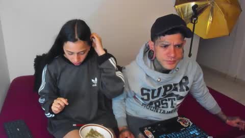 Snapshot of cleosexxx chatting on October 2025 08:51:02 AM cleo y maikol online show from October 2025 08:51:02 AM