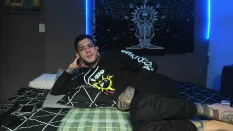 cleo y maikol online show from April 2026 05:19:01 AM