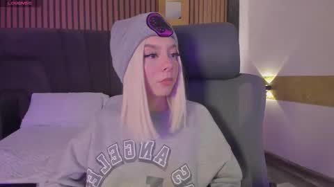 cleowhite_ online show from September 2025 04:27:02 AM