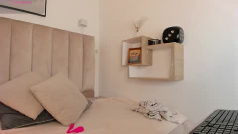 clhoe_johnson_ online show from September 2025 11:59:01 AM