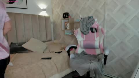 clhoe_johnson_ online show from May 2026 12:32:02 PM