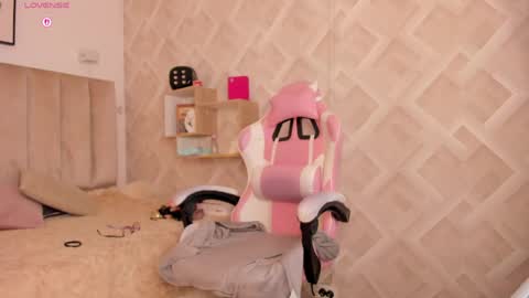 clhoe_johnson_ online show from May 2026 12:45:02 PM
