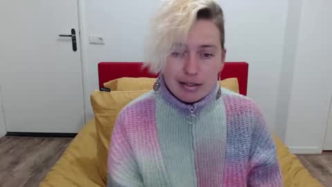 Syl  online show from February 2025 07:49:01 PM