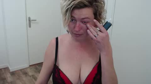 Syl  online show from November 2025 08:57:01 AM