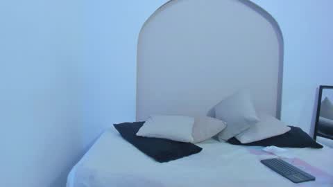 Snapshot of cloe_amazingg chatting on December 2024 12:51:02 AM Cloe online show from December 2024 12:51:02 AM