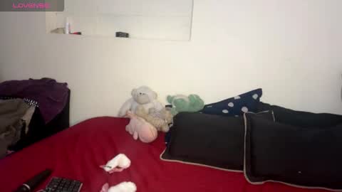 Snapshot of cloe_five chatting on October 2025 09:26:02 PM CLOE online show from October 2025 09:26:02 PM