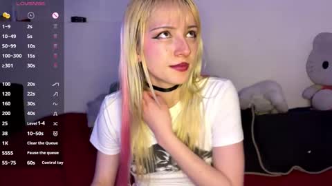 Snapshot of cloe_five chatting on October 2025 11:04:02 PM CLOE online show from October 2025 11:04:02 PM